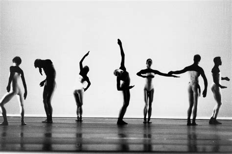 What’s Contemporary Dance: A Multi-Faceted Exploration